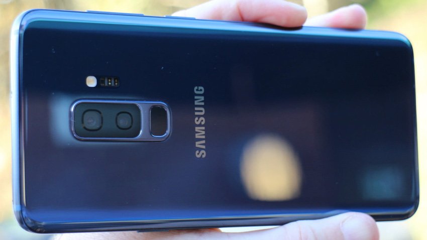 Samsung Galaxy S9+ - Handphone dengan Kamera Terbaik